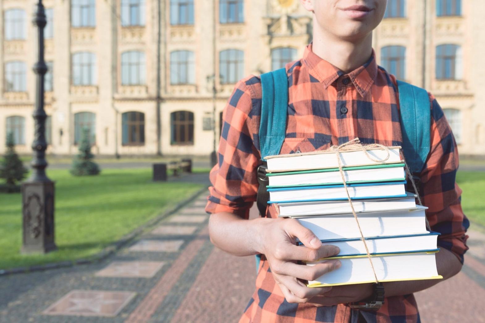 Ambiente de aprendizagem financeira com materiais educativos
